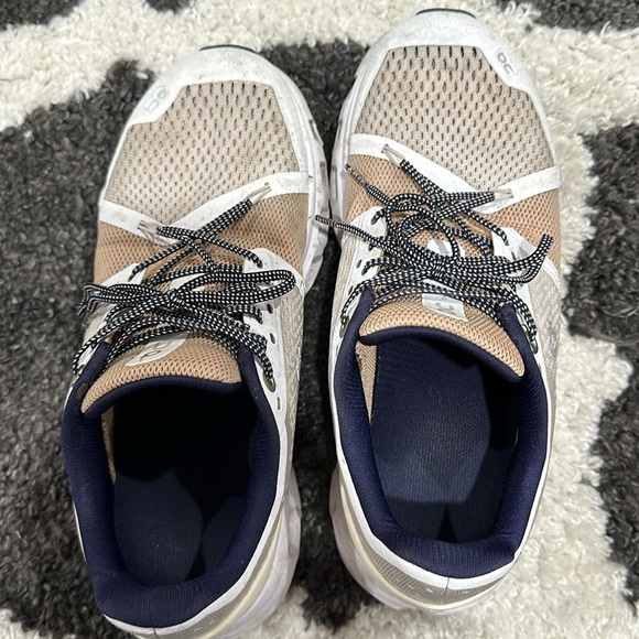 On clouds - Picture 5 of 5